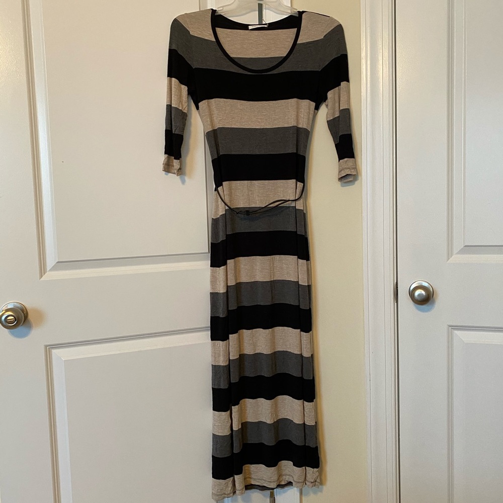 Calvin Klein striped maxi dress w/belt. Worn once.